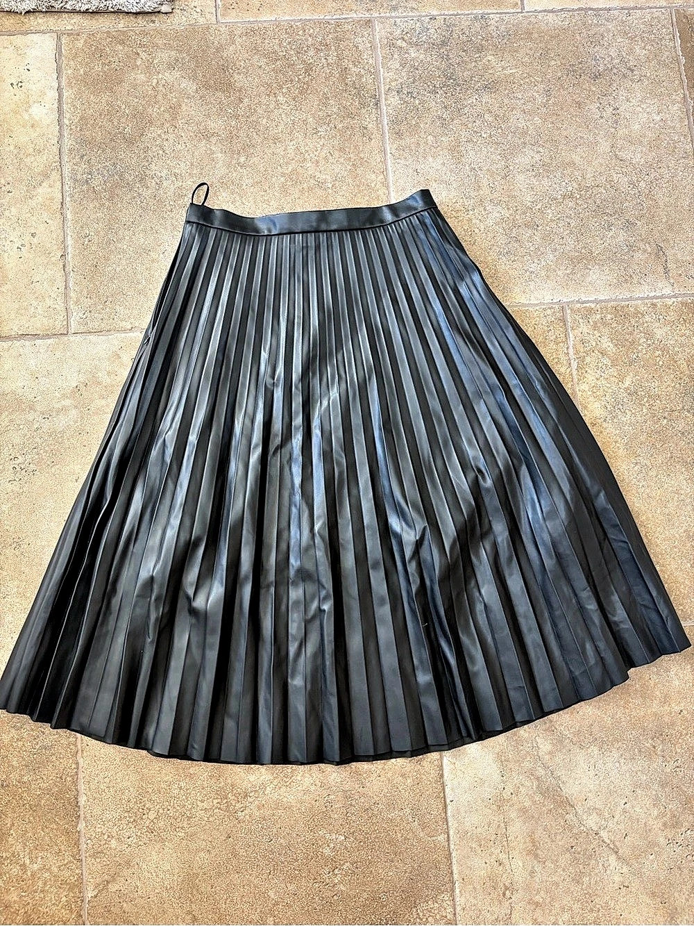 Bagatelle Collection Pleated Skirt in Black Size Medium Like New